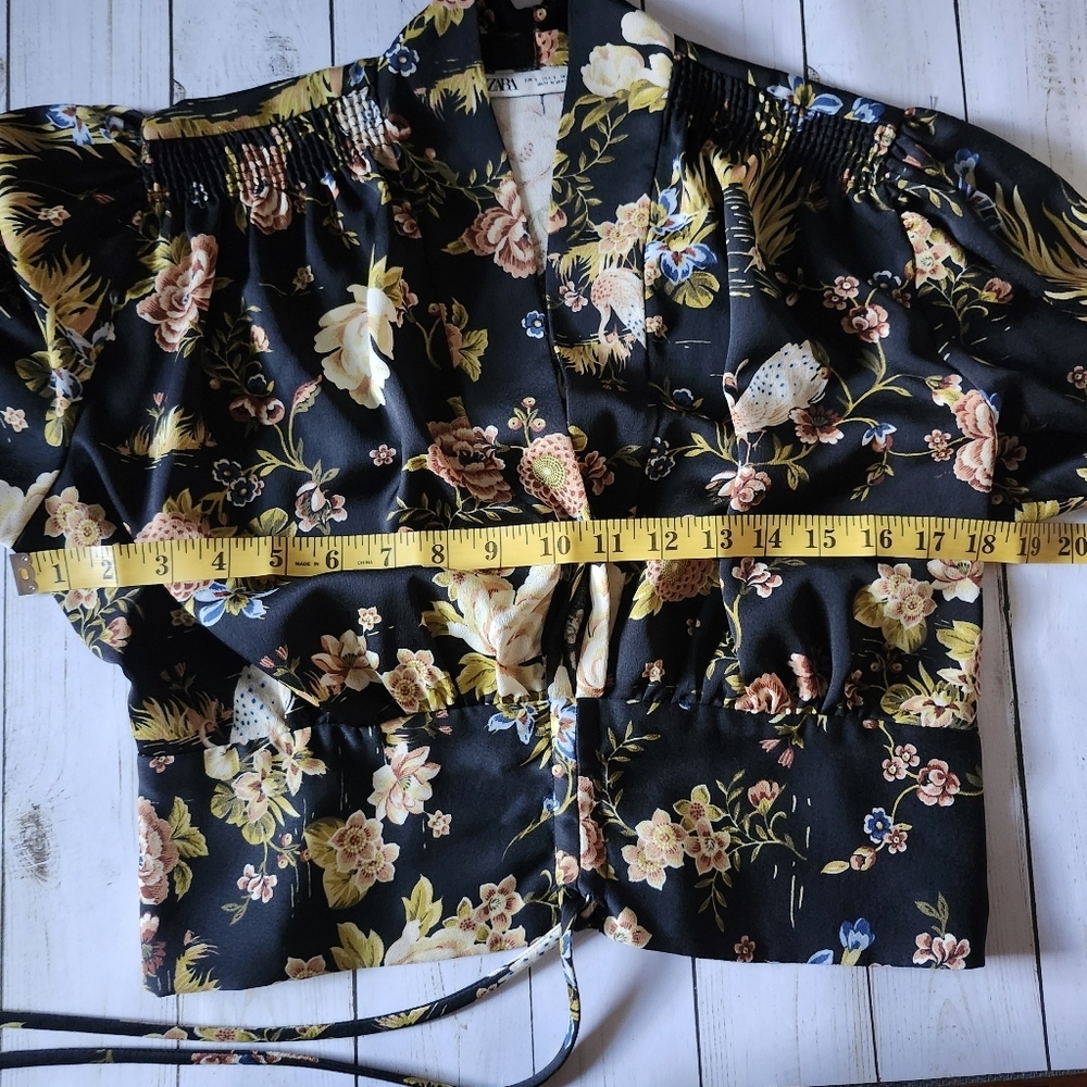 Zara Floral Black Long Puffed, Button Sleeved, Deep V, Crop Top Size Small - Picture 8 of 15